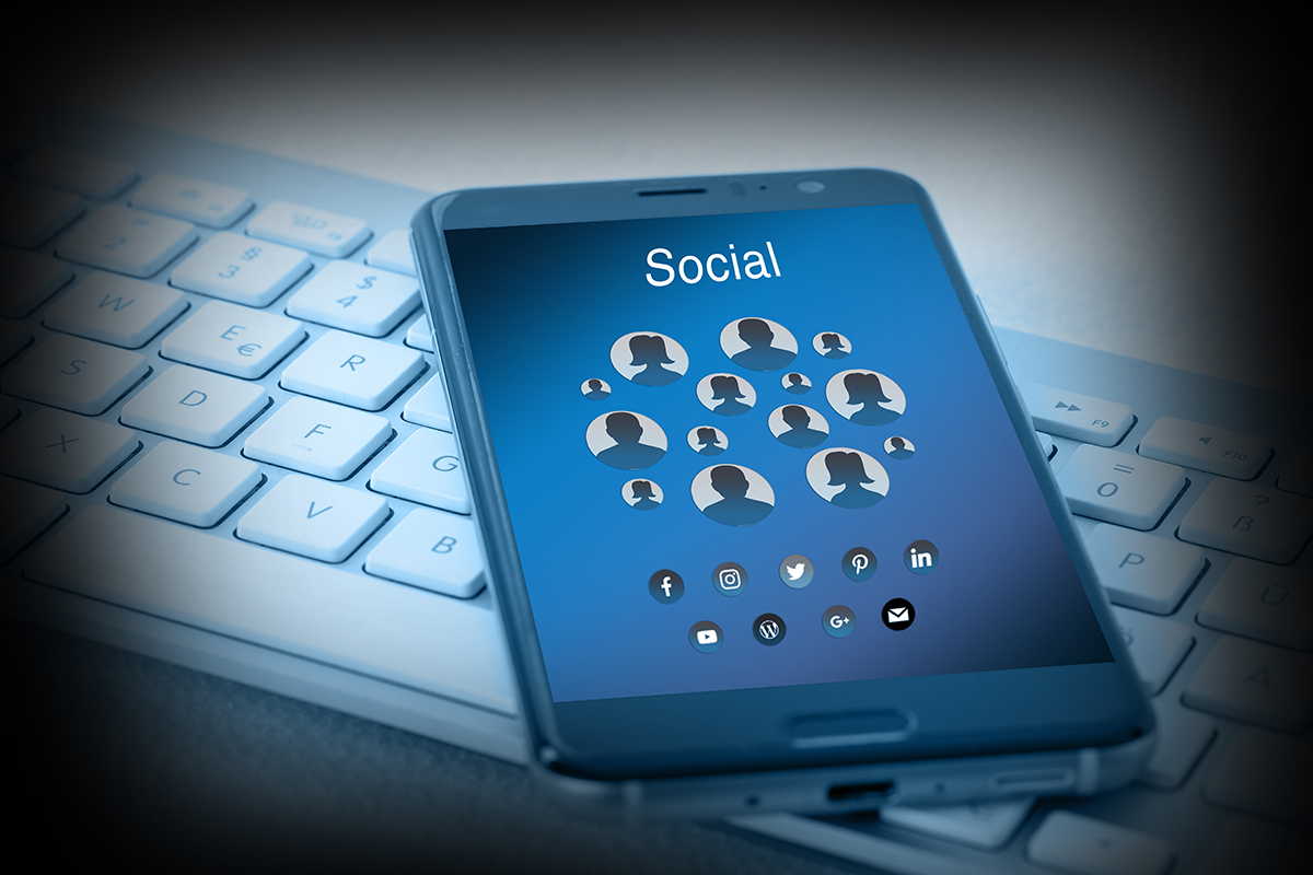 Mit Social Media können Unternehmen ihren Bekanntheitsgrad erweitern, eine Community aufbauen, Image und Kundenbindung verbessern und pflegen.