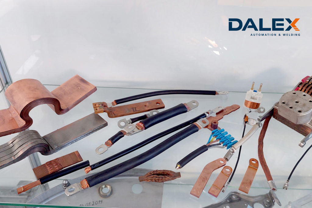 
Die Anwendungen sind vielseitig – DALEX hat bereits viele Anlagen für namhafte Hersteller von Strombändern, Cu-Litzen und Kabelkonfektion entwickelt und geliefert.

